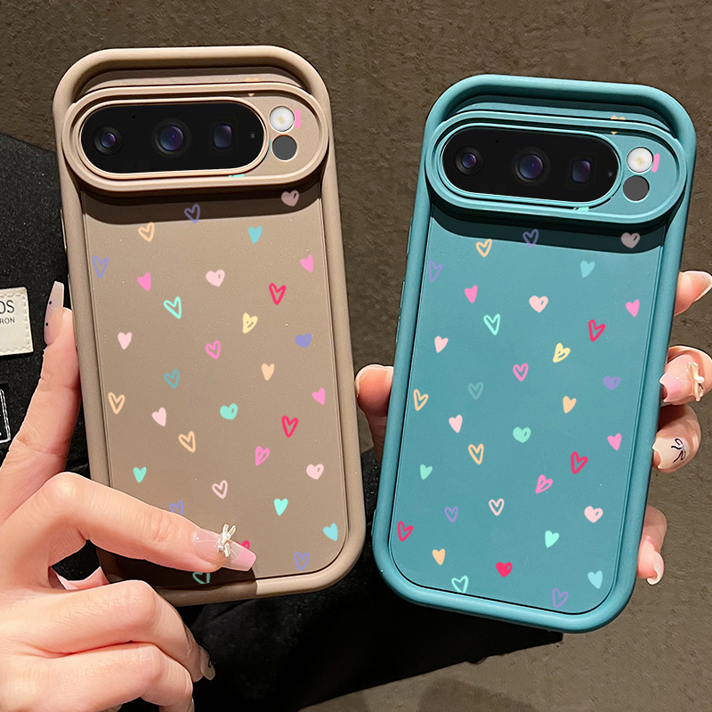 حافظة ناعمة ملونة على شكل قلوب - مراجعة Google Pixel 9 Pro وسعره